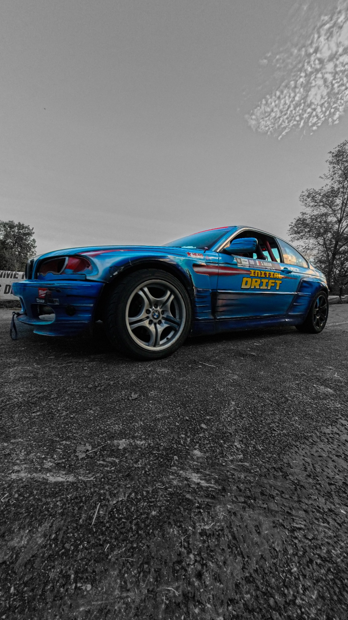 BMW Initial DRIFT vue de profil