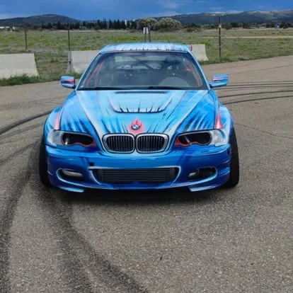 BMW E46 de face