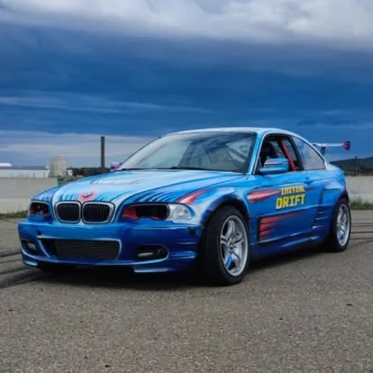 BMW E46 en vue trois-quarts avant